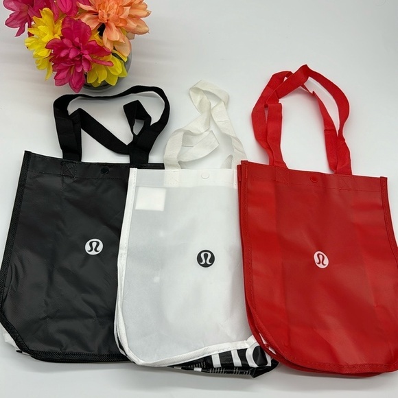 Lululemon Small Tote Bag with snap Red Black or White - Picture 1 of 13